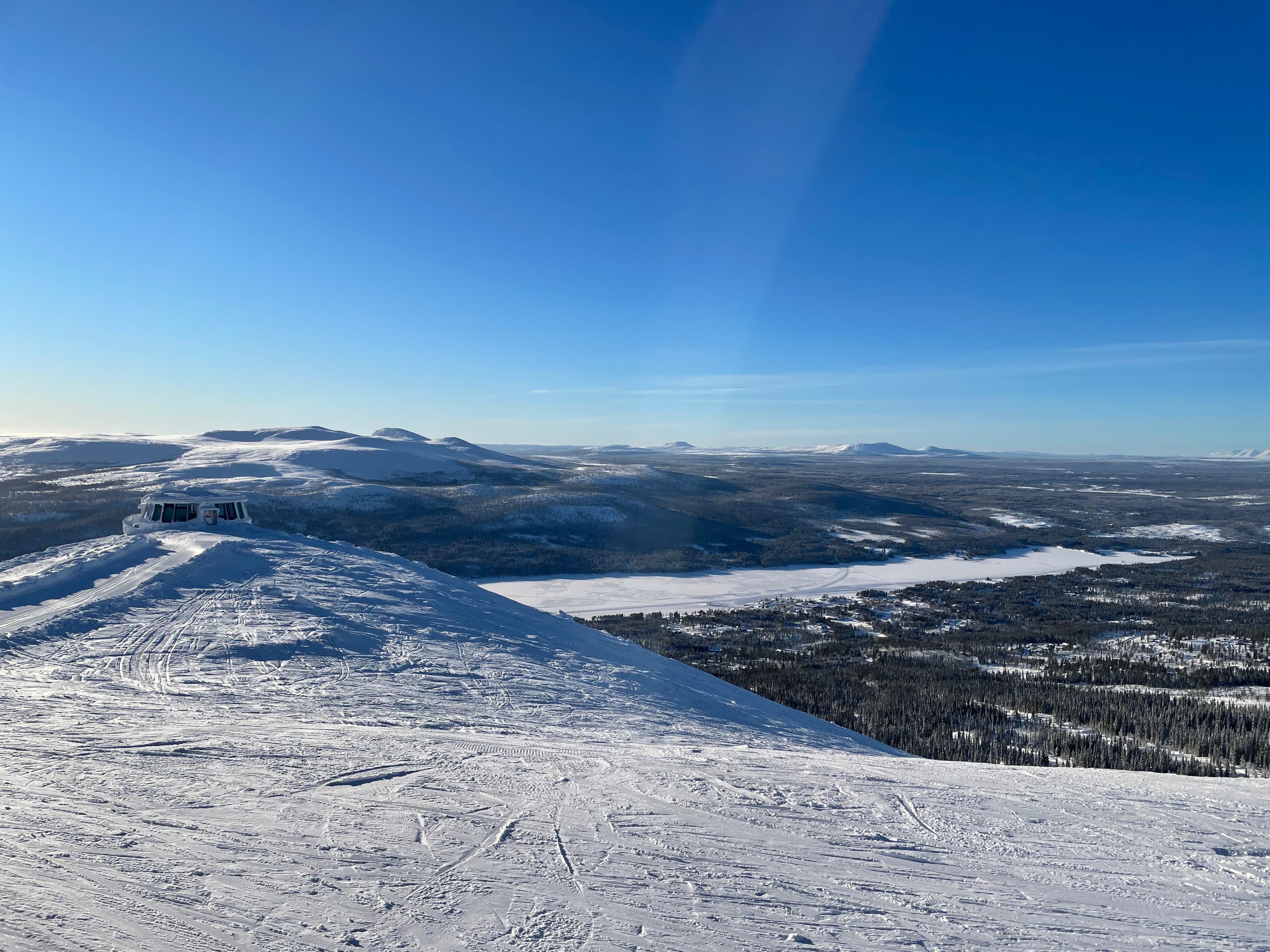 Whiskeybar med utsikt över Lofsdalen by